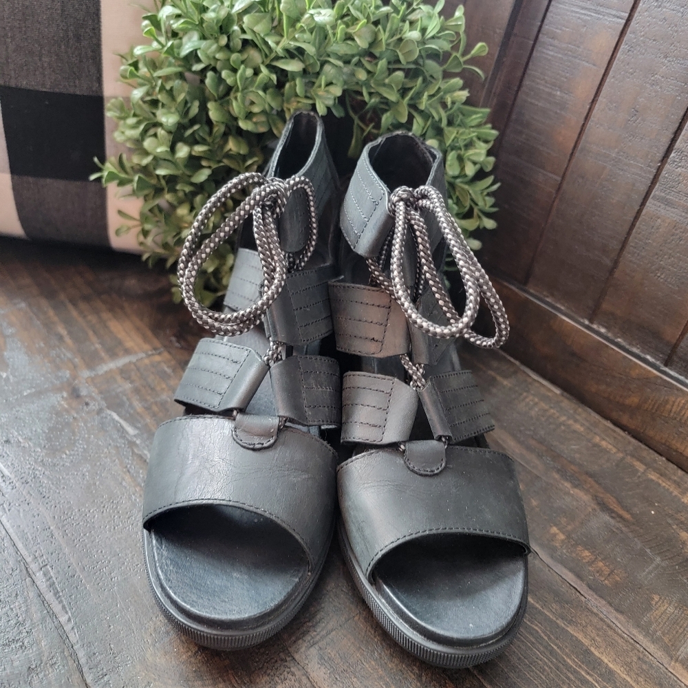 Sorel Joanie Il Lace-Up Wedge Sandal